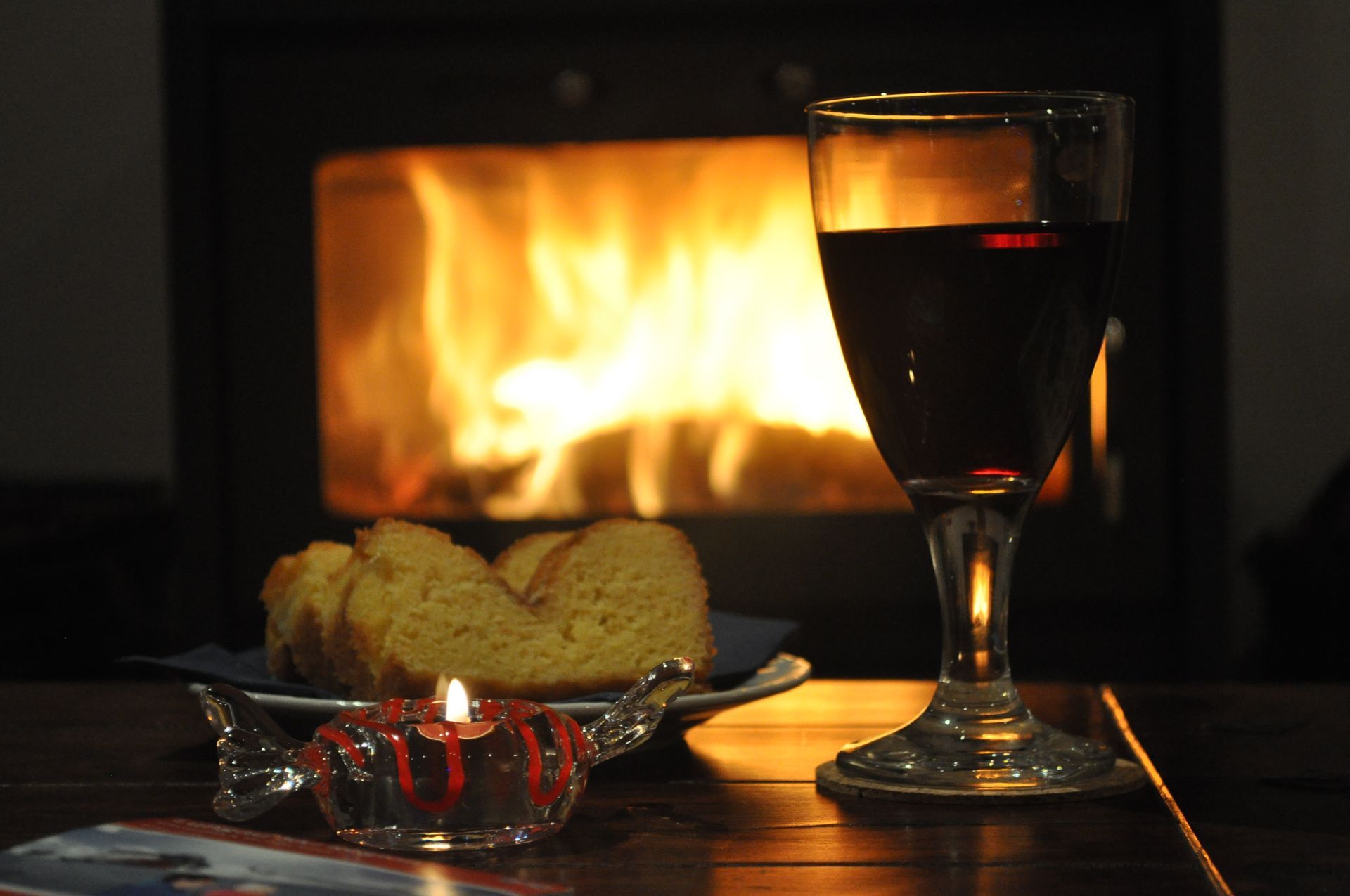Cake and wine at Chalet Mur