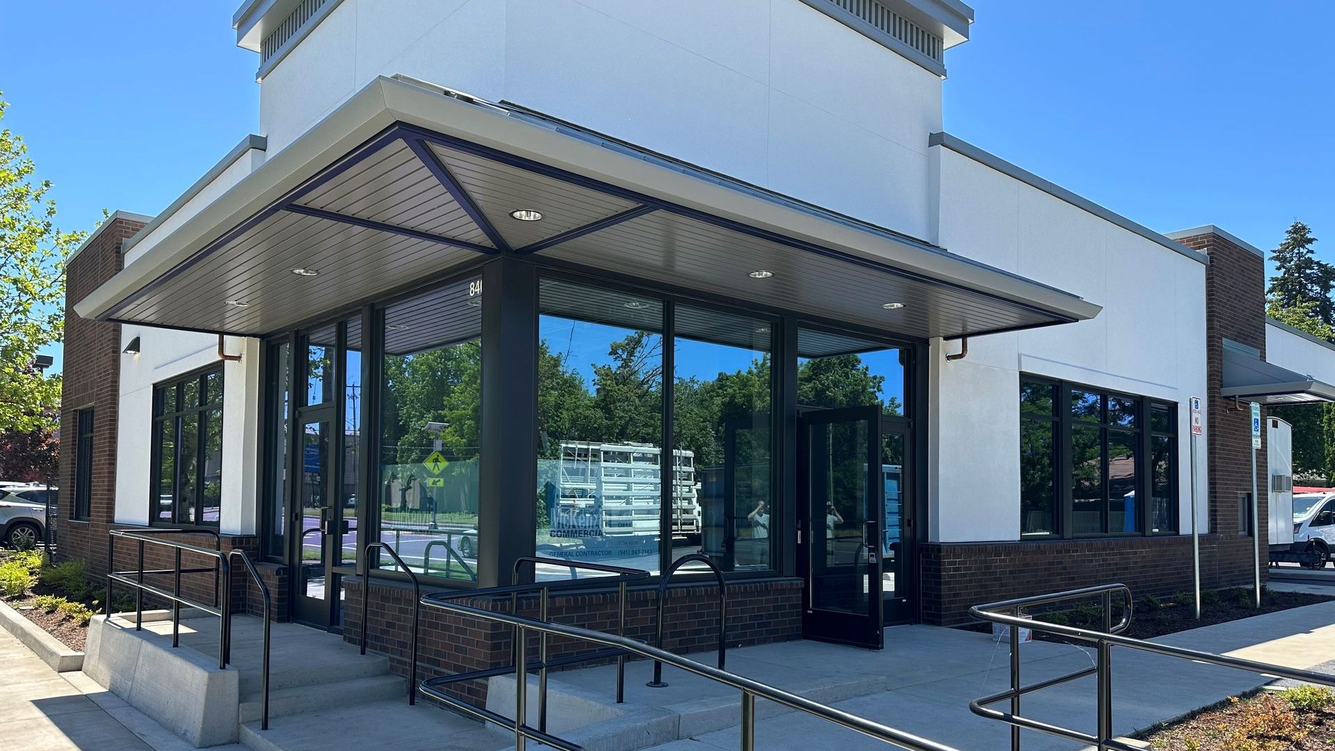 Commercial Building — Springfield, OR — I-5 Glass Commercial Building — Springfield, OR — I-5 Glass