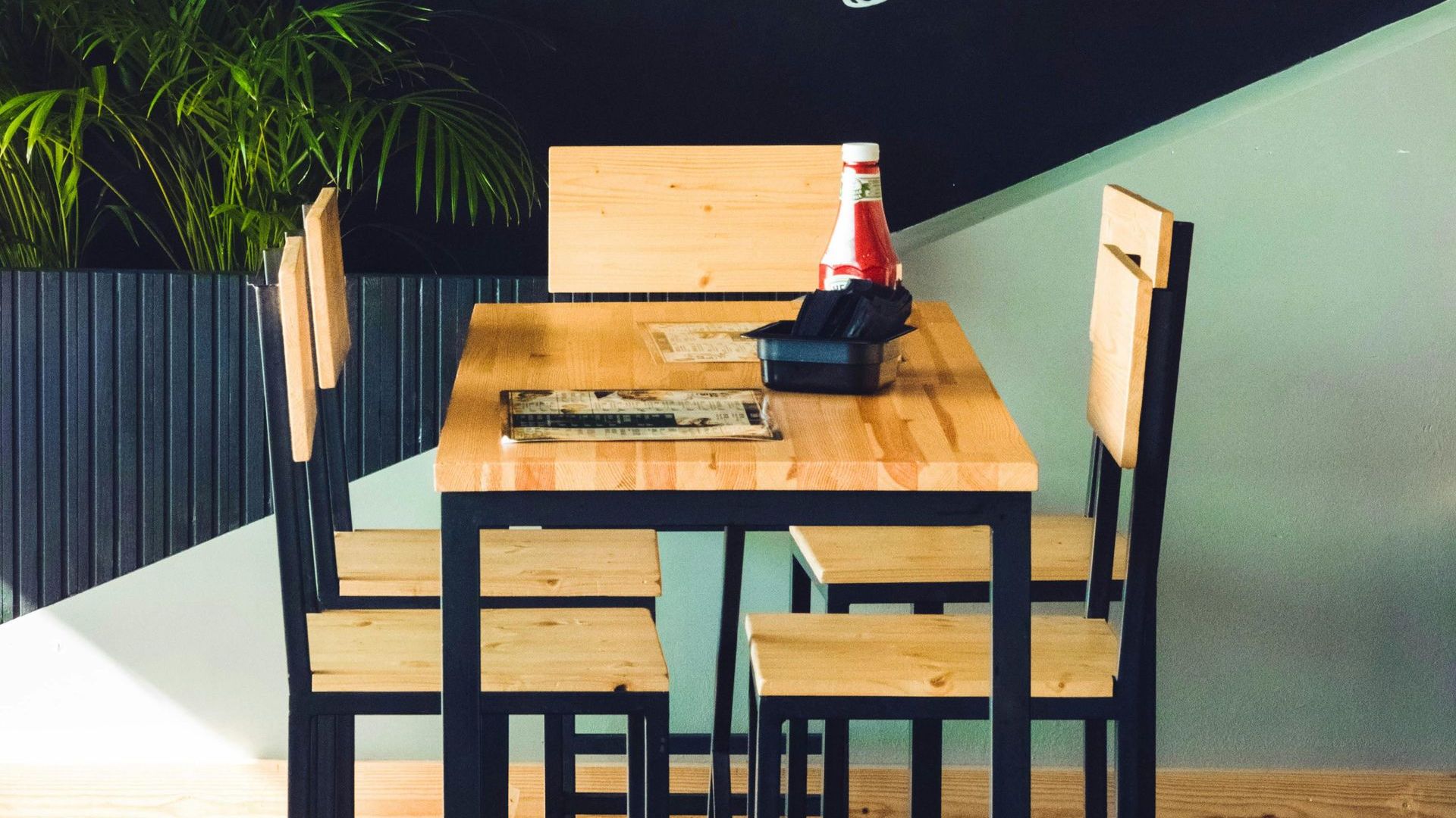 Restaurant & Bar Spray Painting