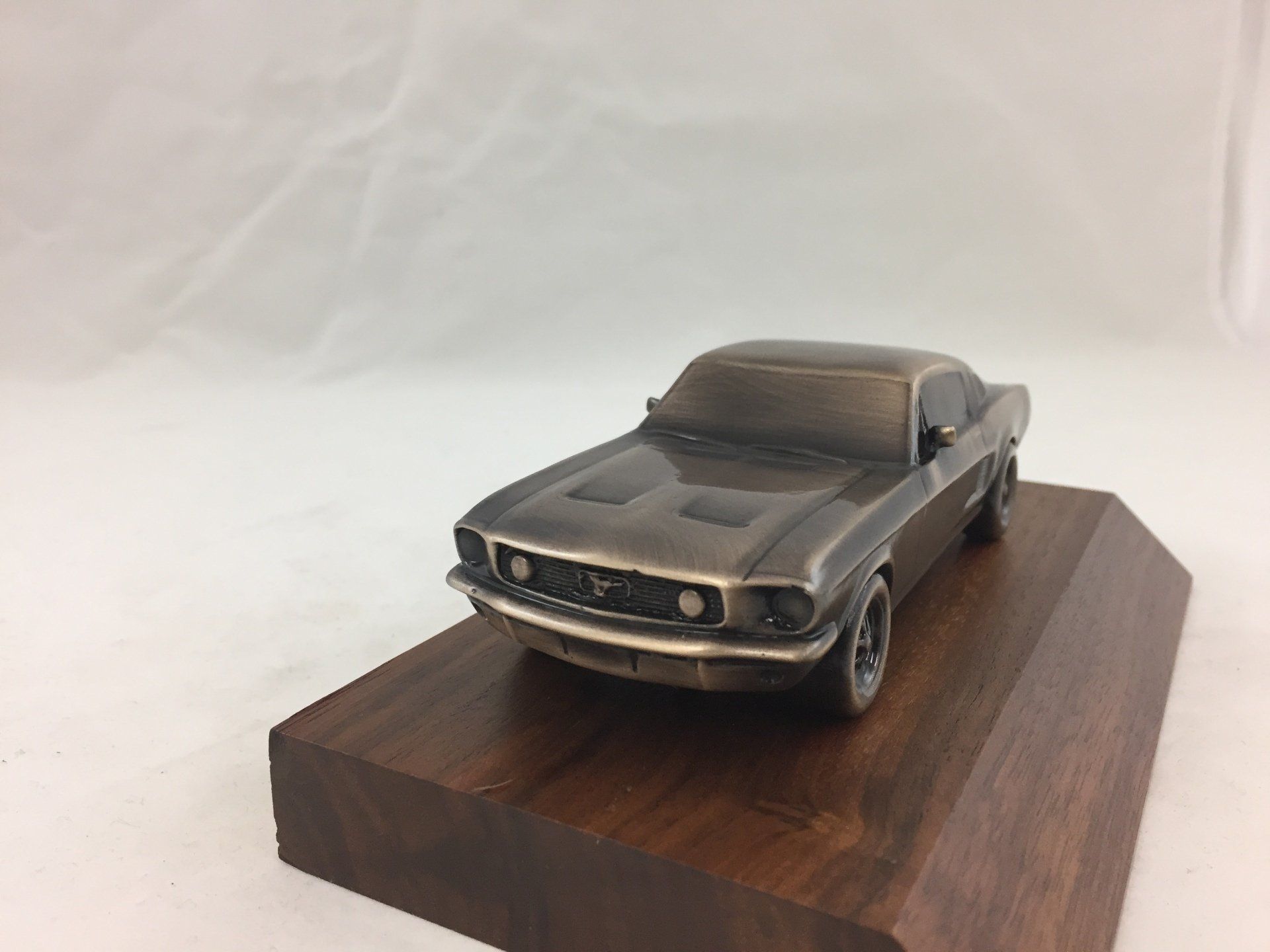 Small custom bronze award plaques, art sculptures and metals.
