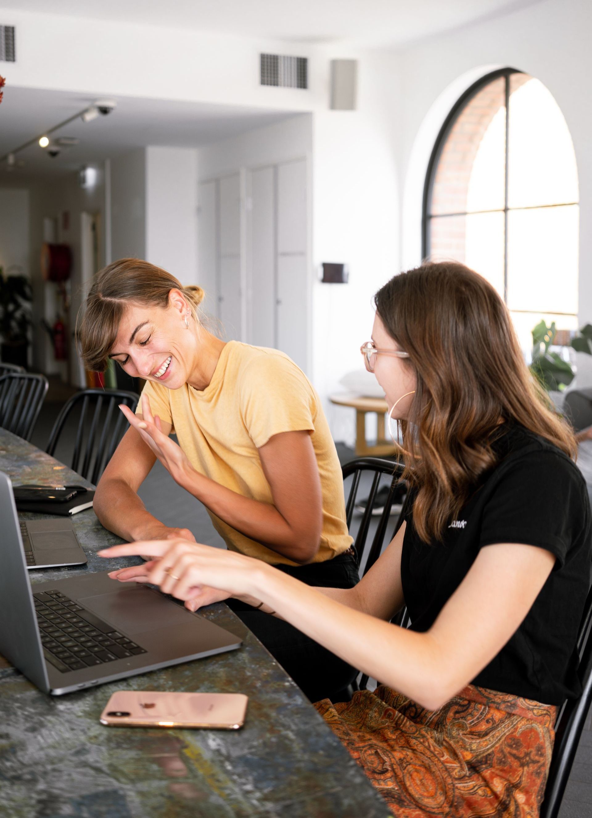 2 women on a laptop