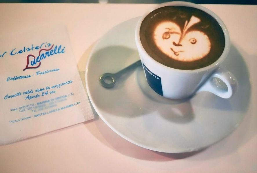 Cornetto e cappuccino