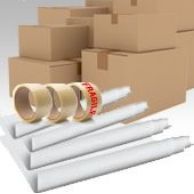 Cartons de déménagement, ruban d'emballage et film plastique.