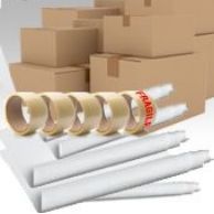 Boîtes en carton, ruban d'emballage et tubes de protection en mousse pour le déménagement.