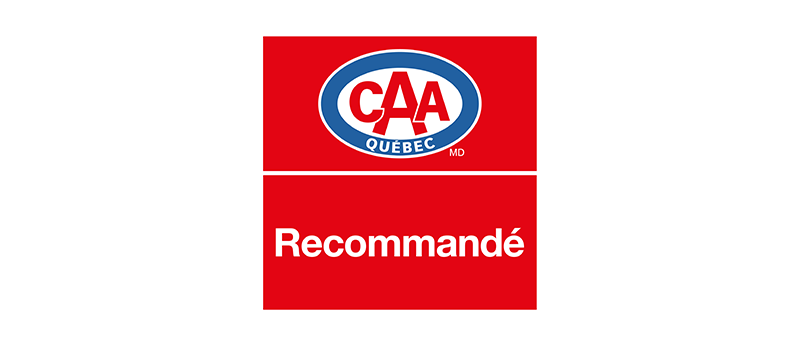 Logo CAA Québec avec inscription « Recommandé ». Fond rouge, texte blanc et design ovale aux détails bleus et rouges.