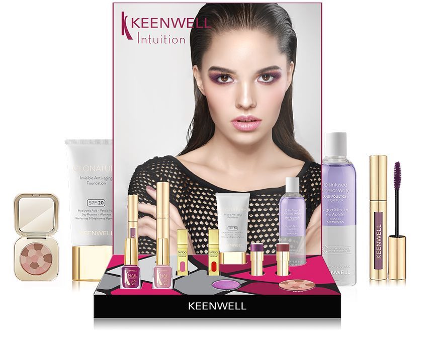 prodotti in esposizione per makeup