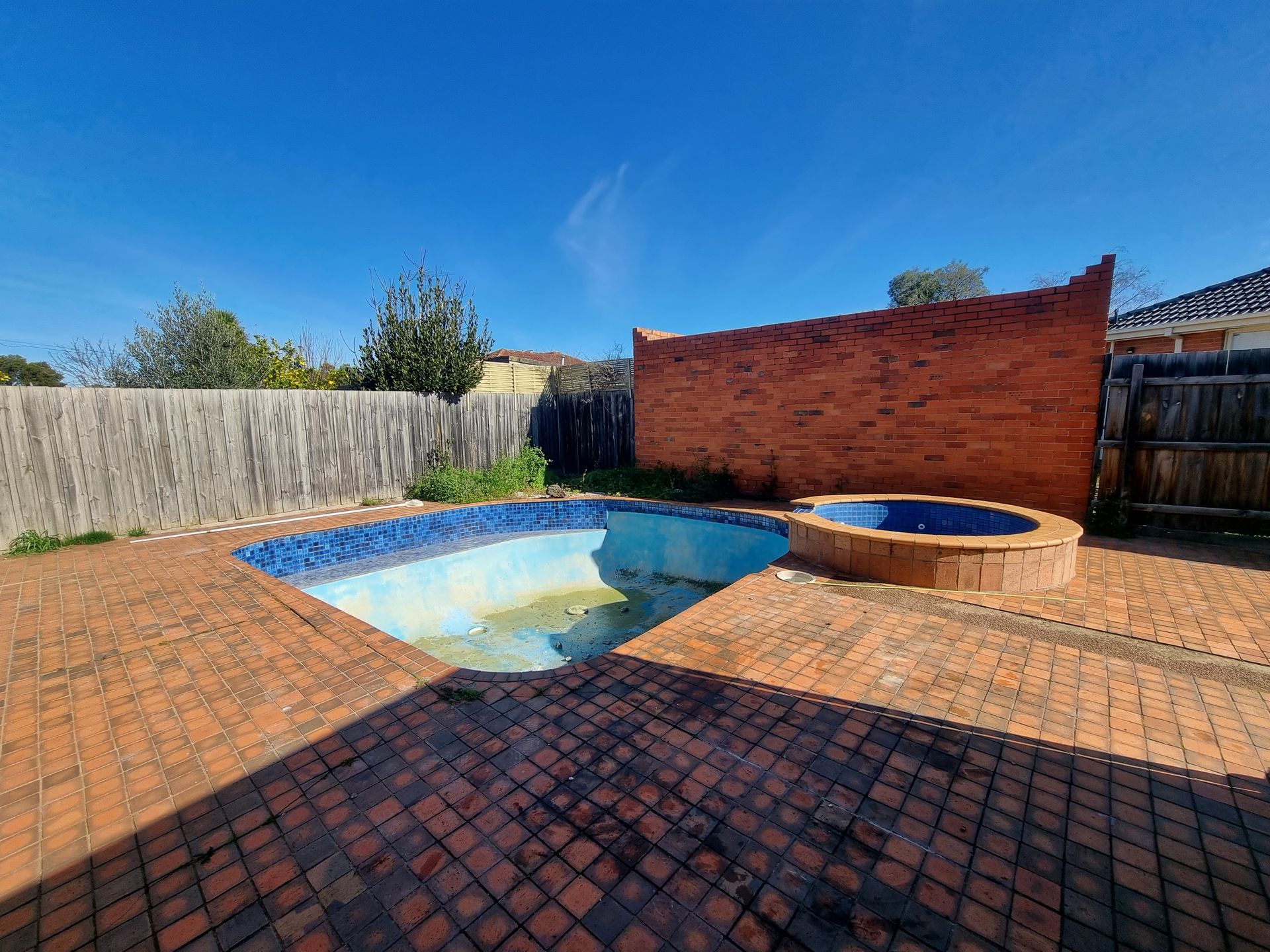 A Drained Backyard Swimming Pool and a Circular SPA — All Over Pool Removals in Glen Waverley, VIC