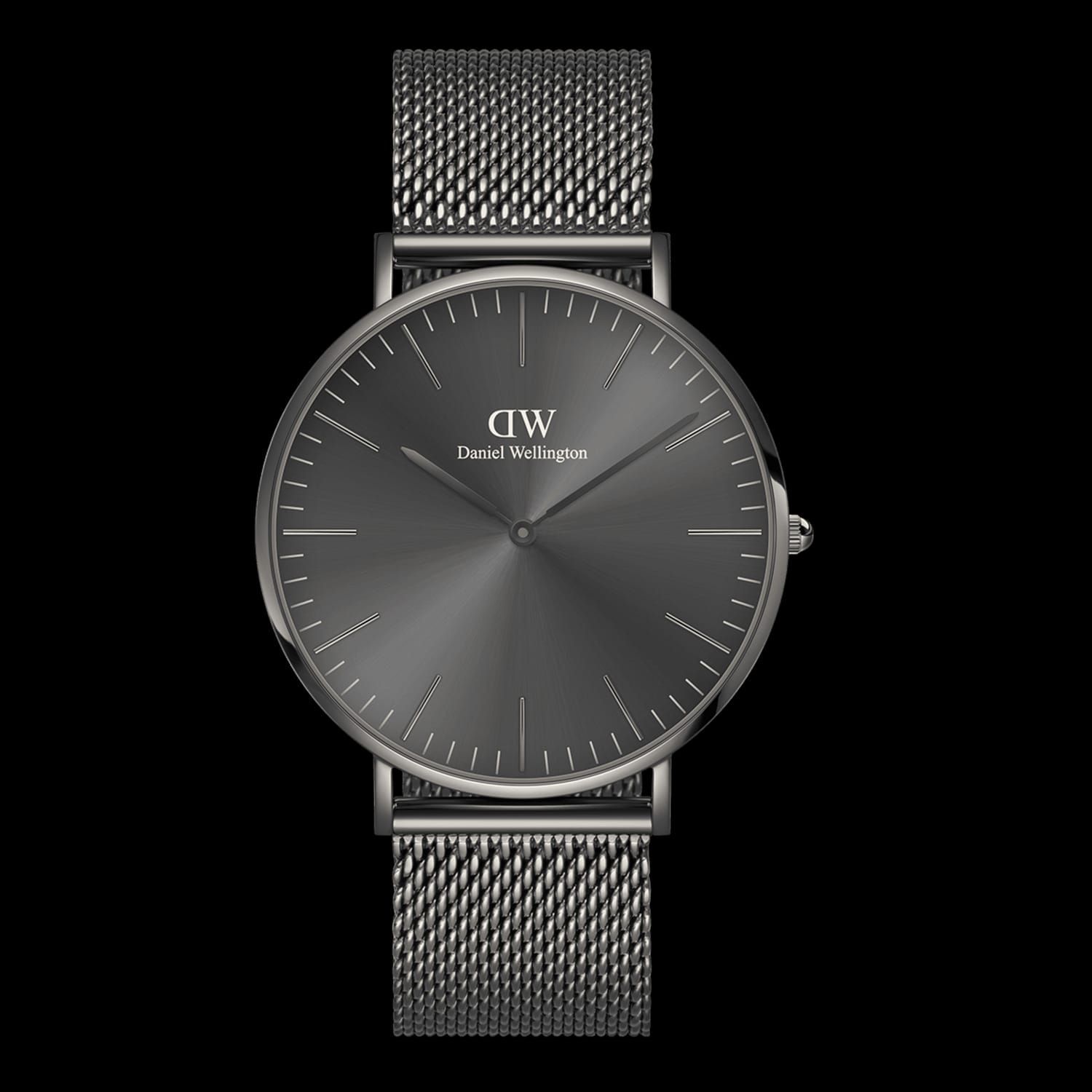 Un orologio Daniel Wellington con cinturino in maglia metallica su sfondo nero.