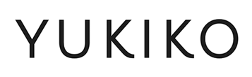Un logo in bianco e nero per Yukiko su uno sfondo bianco.