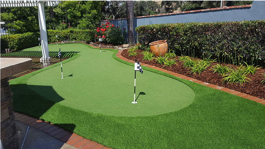 Pasadena synthetic putting green in yard