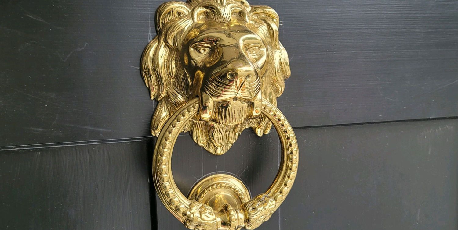 door knocker
