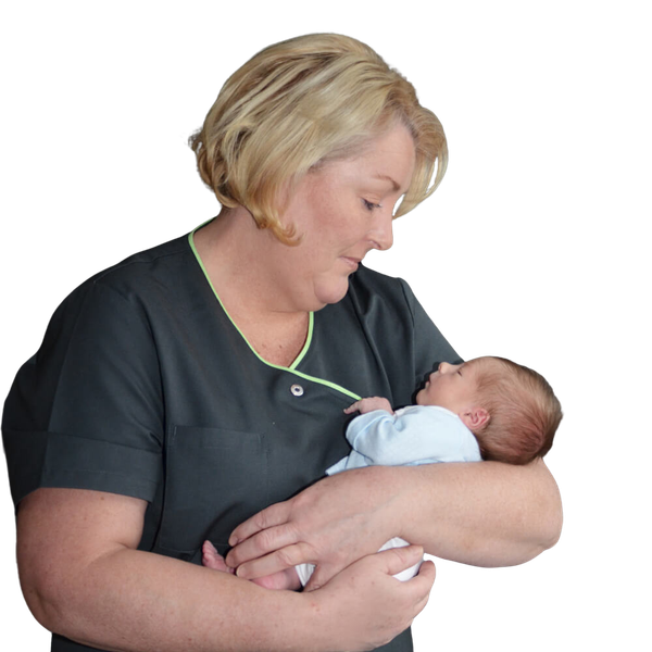 Een vrouw houdt een baby in haar armen