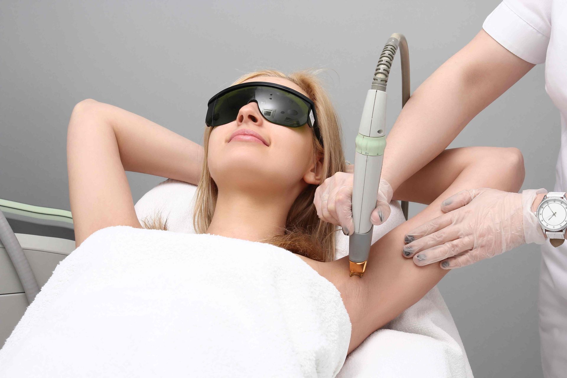 Someone getting their underarm hair removed via laser at Lexington Tattoo Removal near Lexington, KY