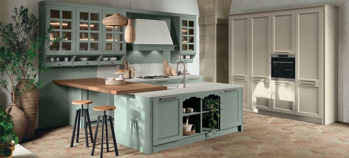 Una cucina con una grande isola e sgabelli