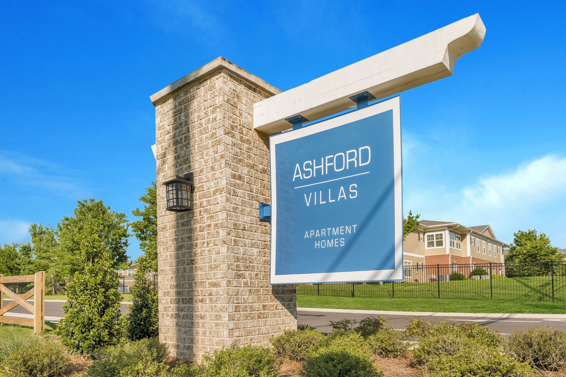 A sign that says ashford villas on it at Ashford Villas in Chattanooga, TN.