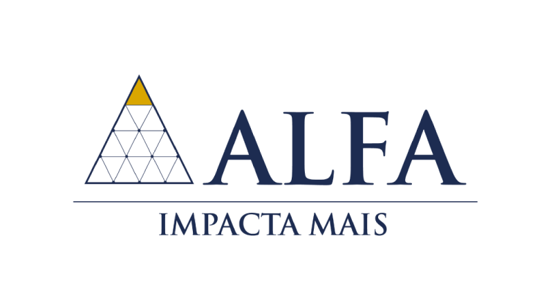Logotipo da ALFA com uma pirâmide geométrica dourada e branca e o slogan “IMPACTA MAIS” abaixo.