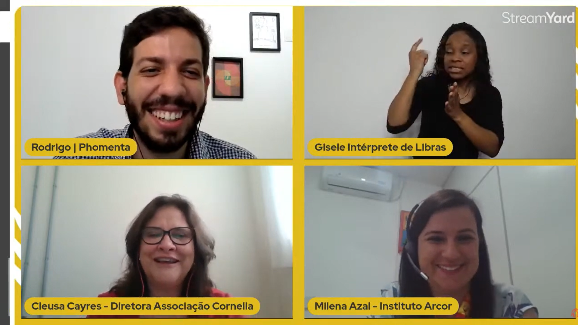 Captura de tela de uma chamada de vídeo mostrando quatro pessoas, incluindo um intérprete de língua de sinais, com banners amarelos com os nomes.
