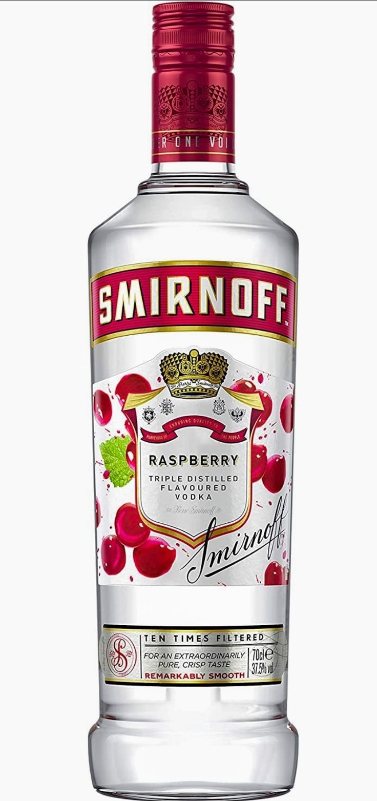 Botella de vodka Smirnoff sabor frambuesa con etiqueta roja y tapón rojo sobre fondo blanco.