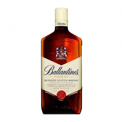 Botella de whisky escocés blended Ballantine's Finest con vidrio ámbar y etiqueta color crema.