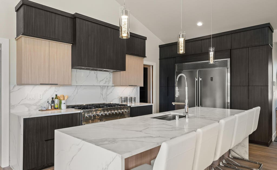 Modern kitchen remodel in Escondido with quartz countertops, custom cabinets, and island lighting by Cali Dream Construction.
