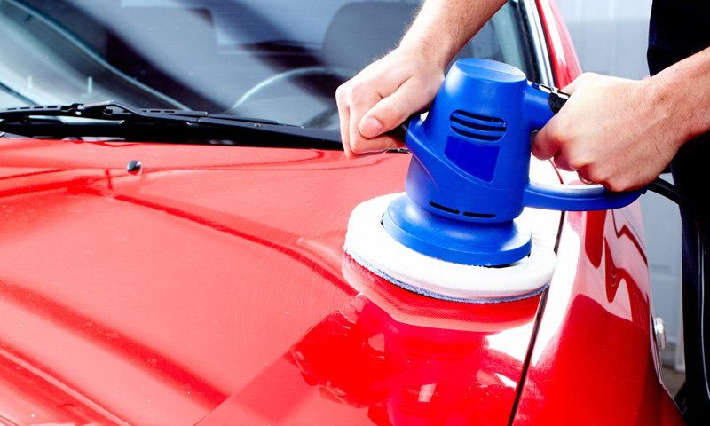 lucidatura della carrozzeria auto