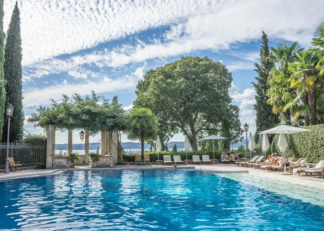 Enjoy the outdoors with MagnaTrack motorized outdoor screens installed by Serenity Screens and Outdoor.