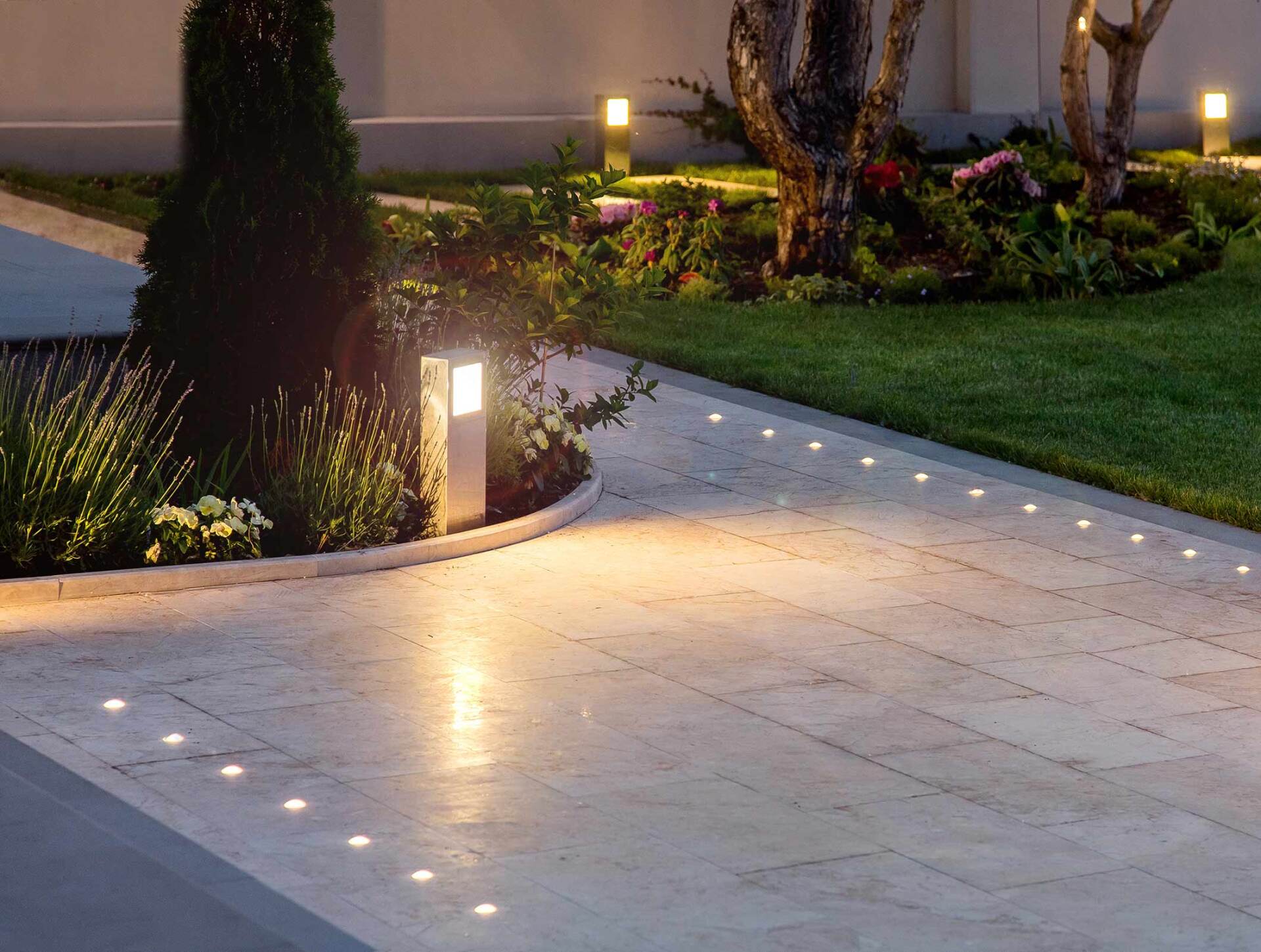 Installed Outdoor Lights — Houston, TX — OCL Irrigation Installed Outdoor Lights — Houston, TX — OCL Irrigation