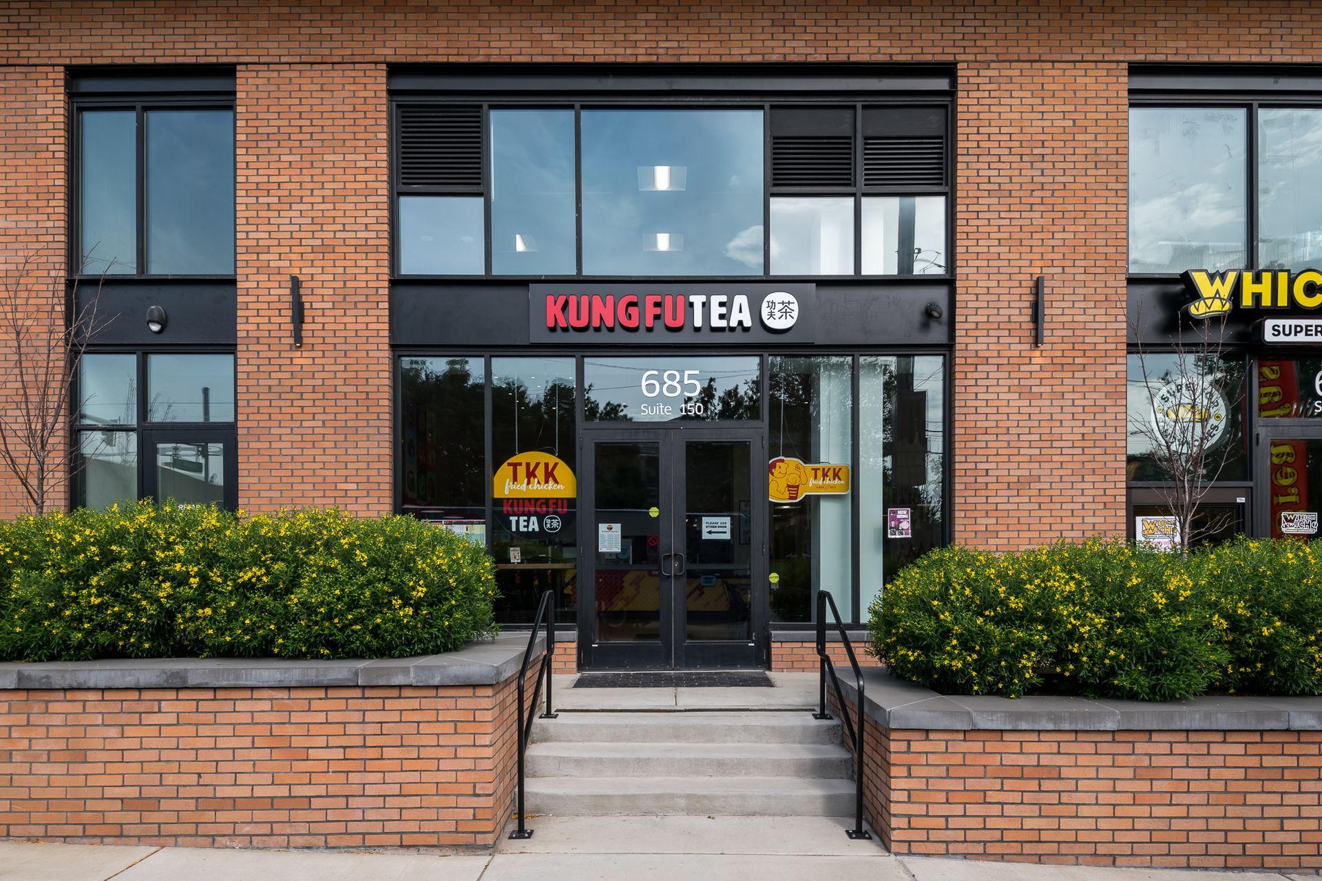 A brick building with a sign that says hongfu tea