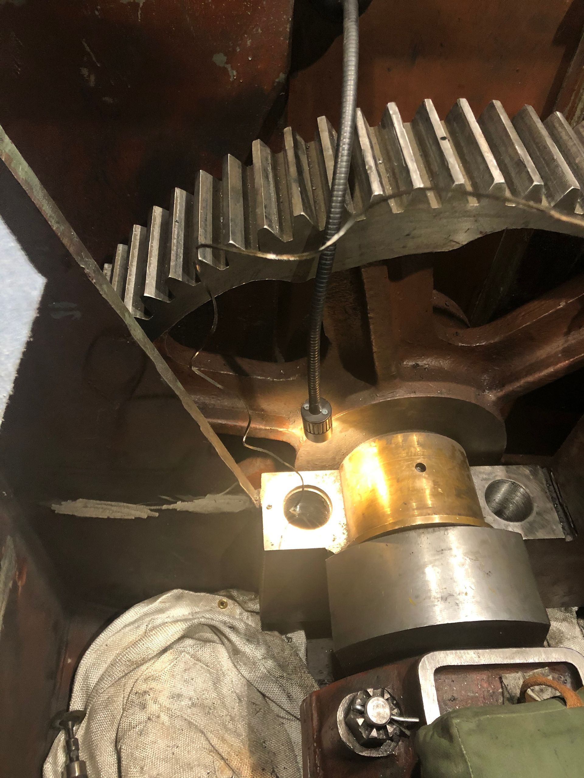 Forging press crankshaft bolt removal
