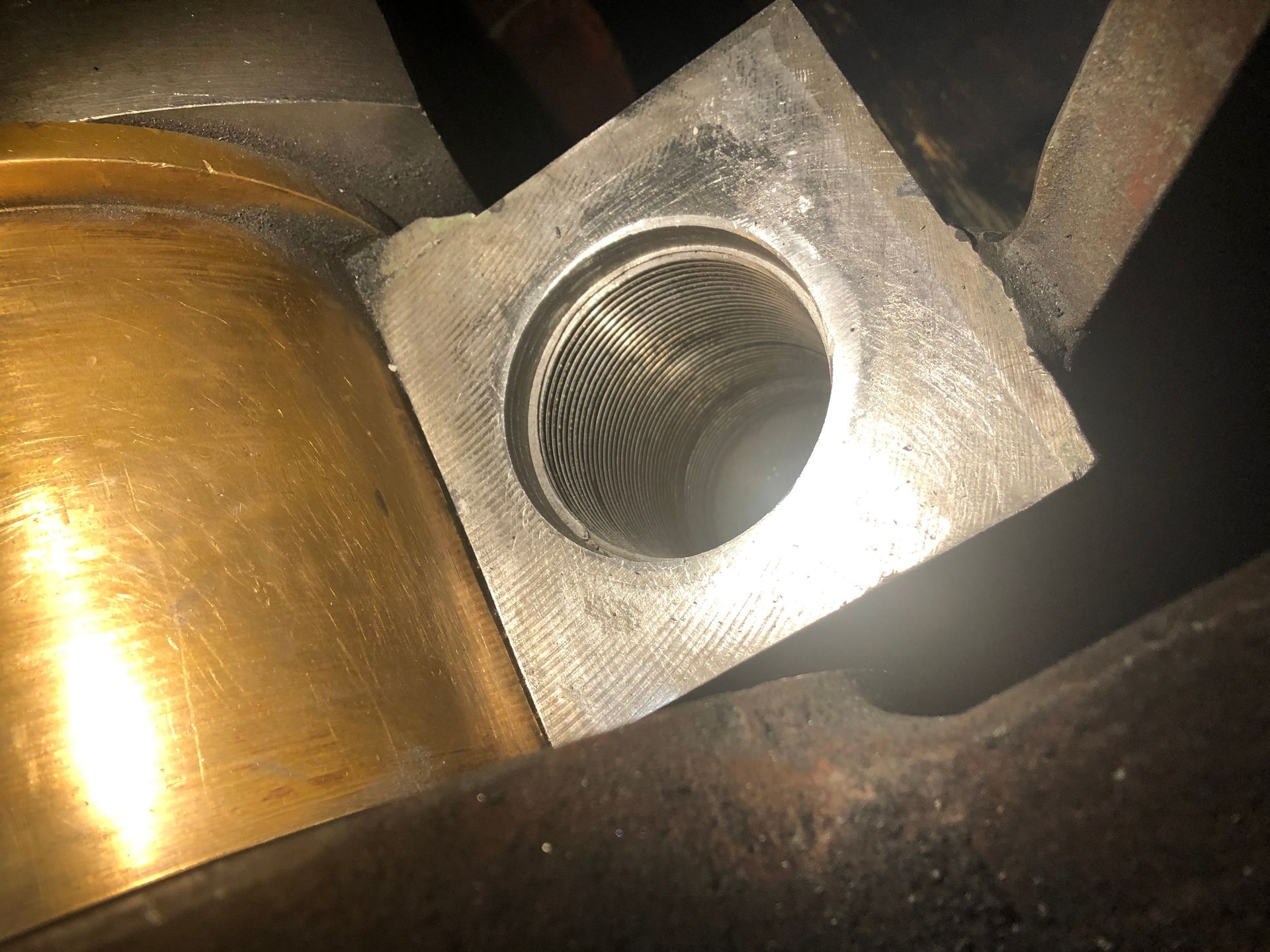 Forging press crankshaft bolt removal