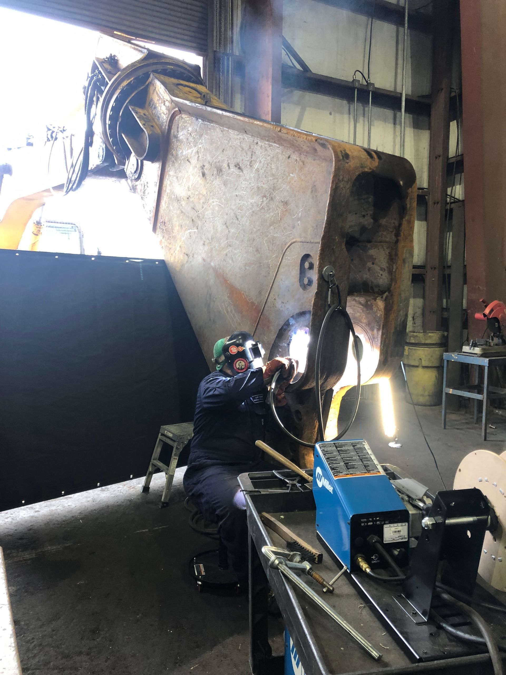 Excessively worn Genesis GXP 1000R Mobile Shear Main Frame and Knife