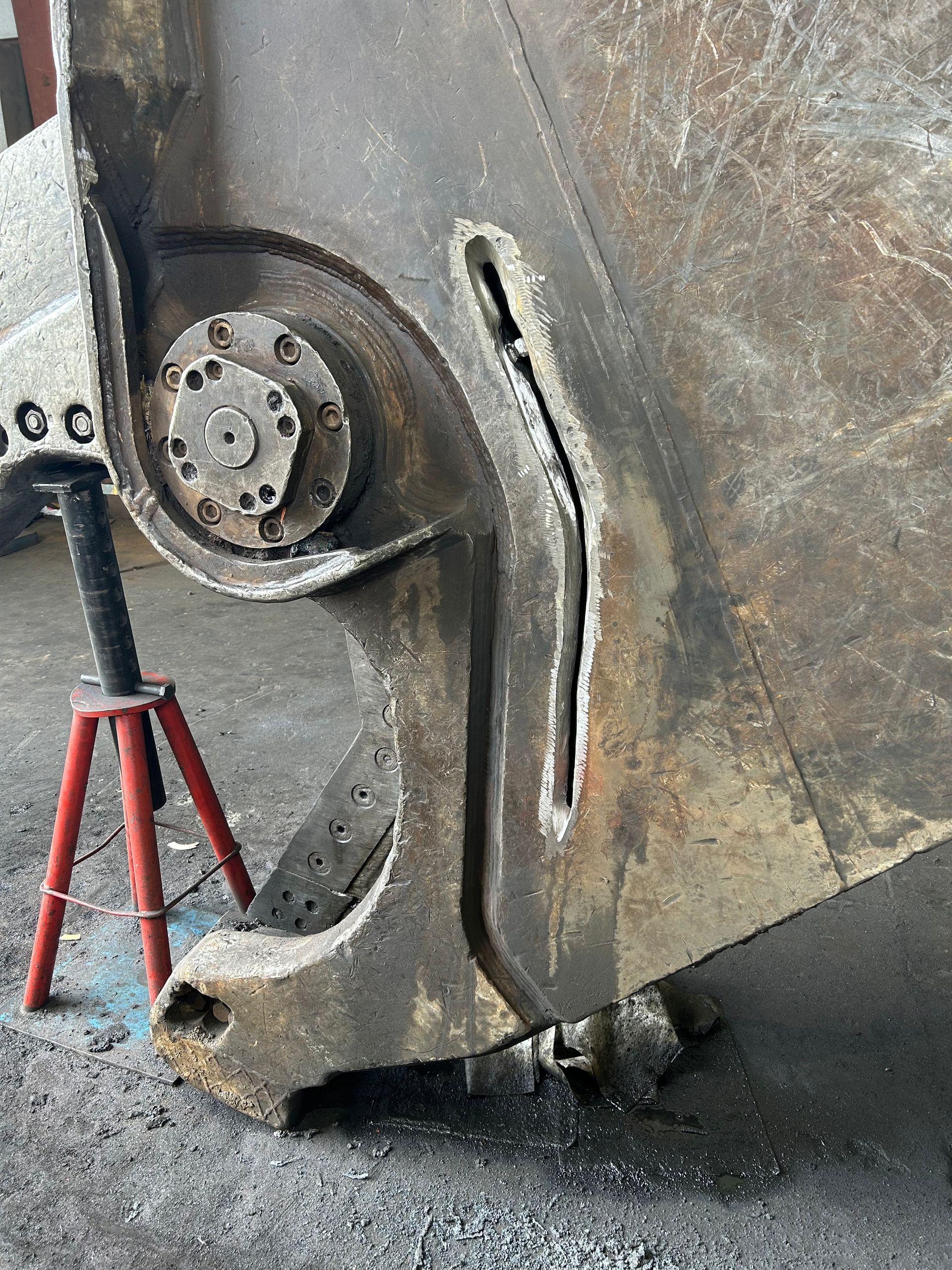 Excessively worn Genesis GXP 1000R Mobile Shear Main Frame and Knife