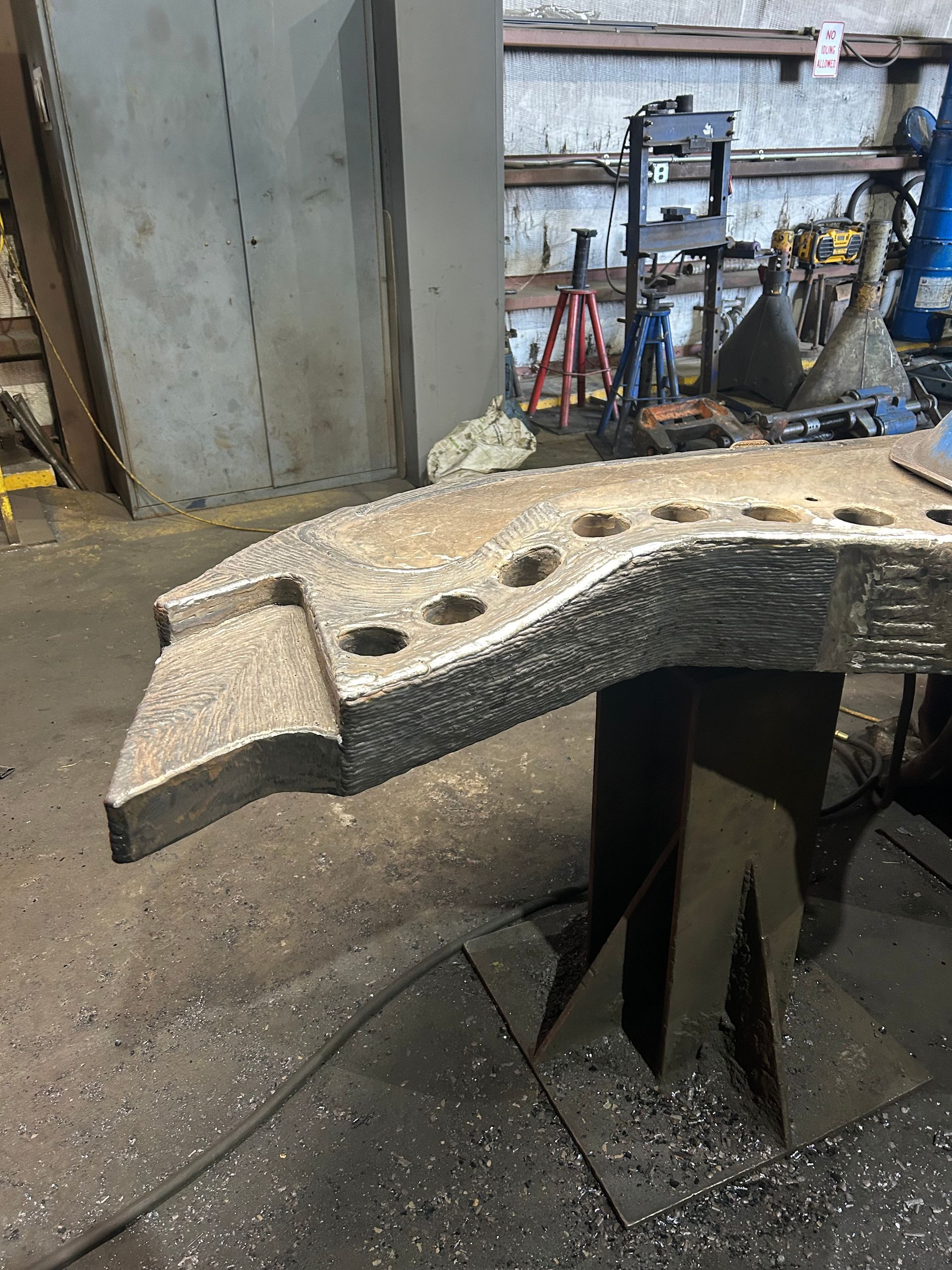 Excessively worn Genesis GXP 1000R Mobile Shear Main Frame and Knife