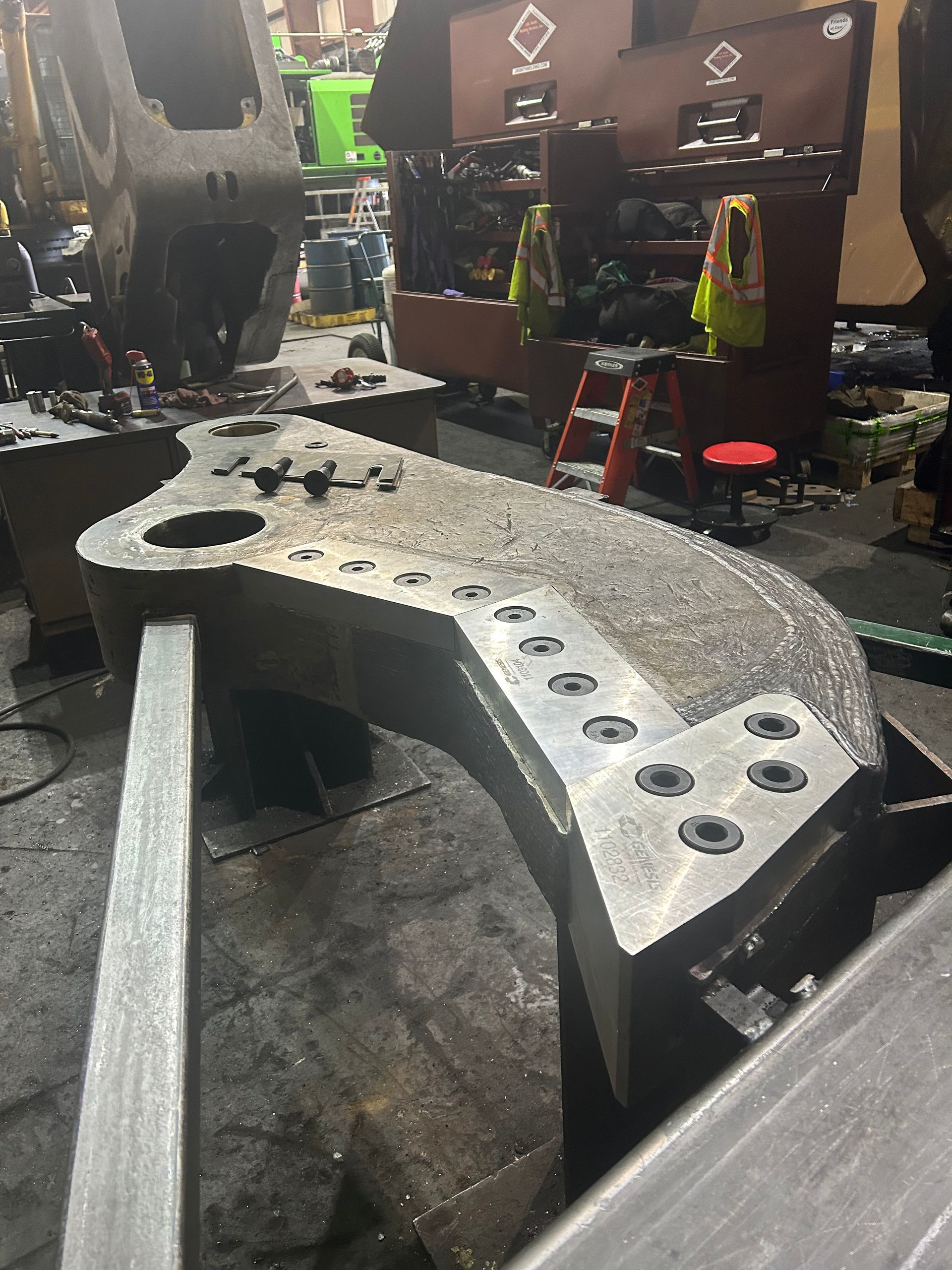 Excessively worn Genesis GXP 1000R Mobile Shear Main Frame and Knife