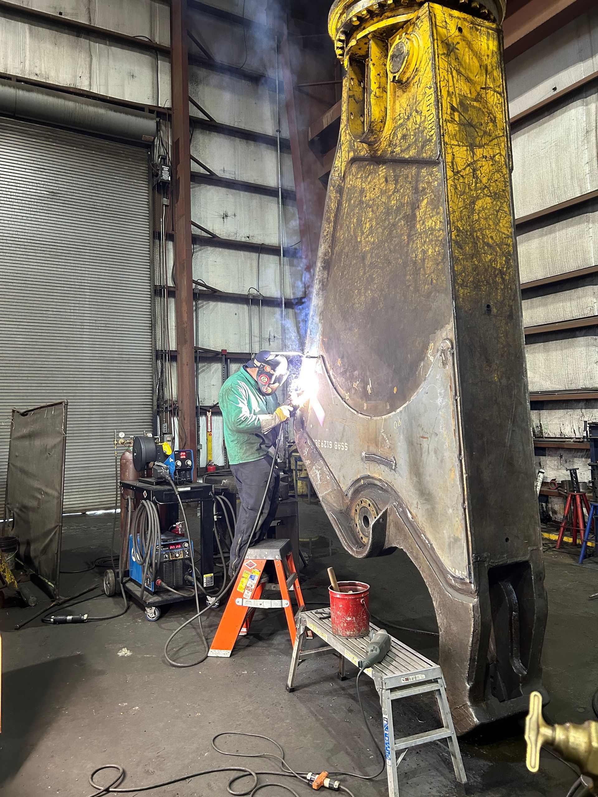 Excessively worn Genesis GXP 1000R Mobile Shear Main Frame and Knife