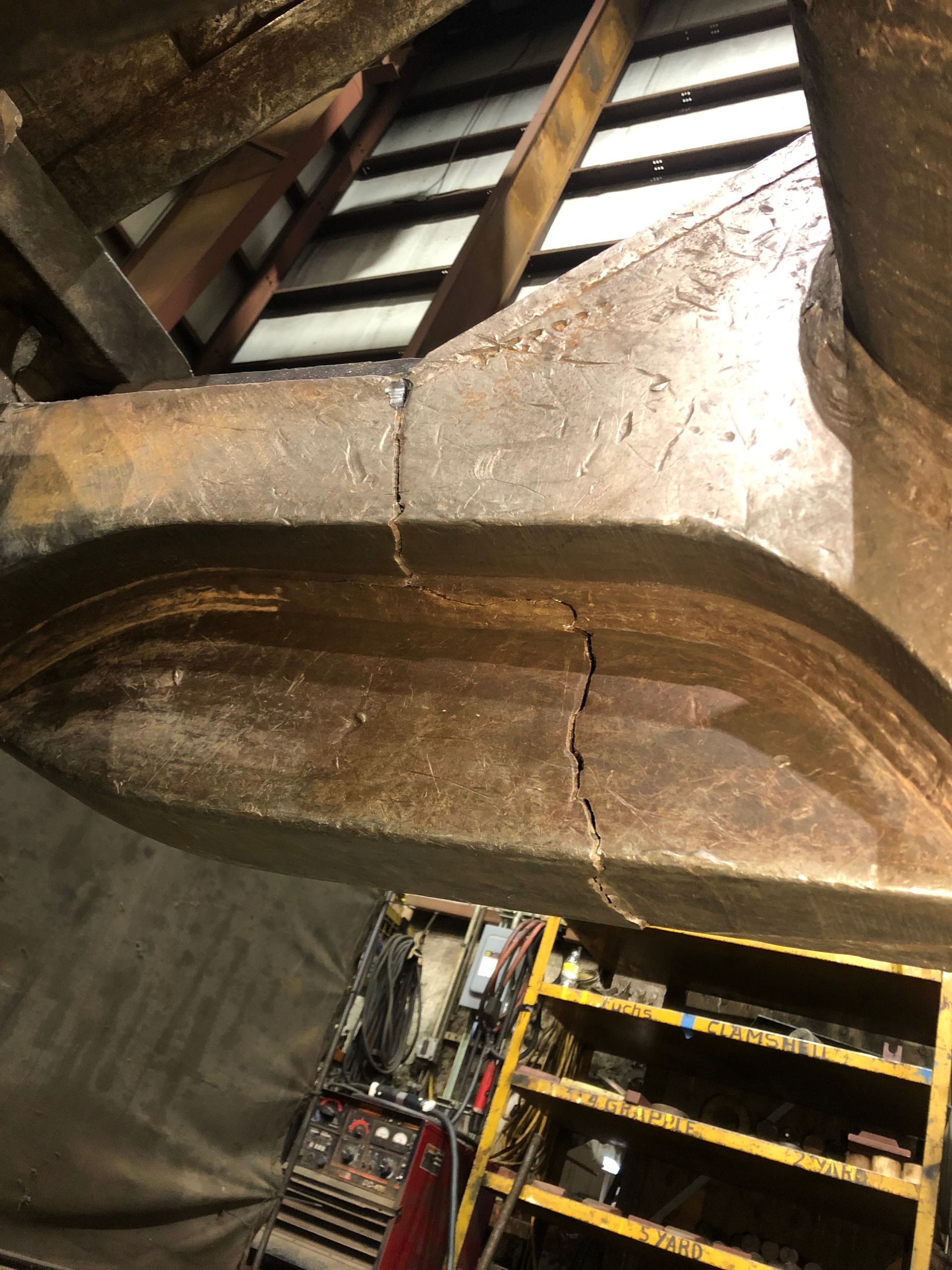 A heavily worn Labounty 7500 with a broken jaw