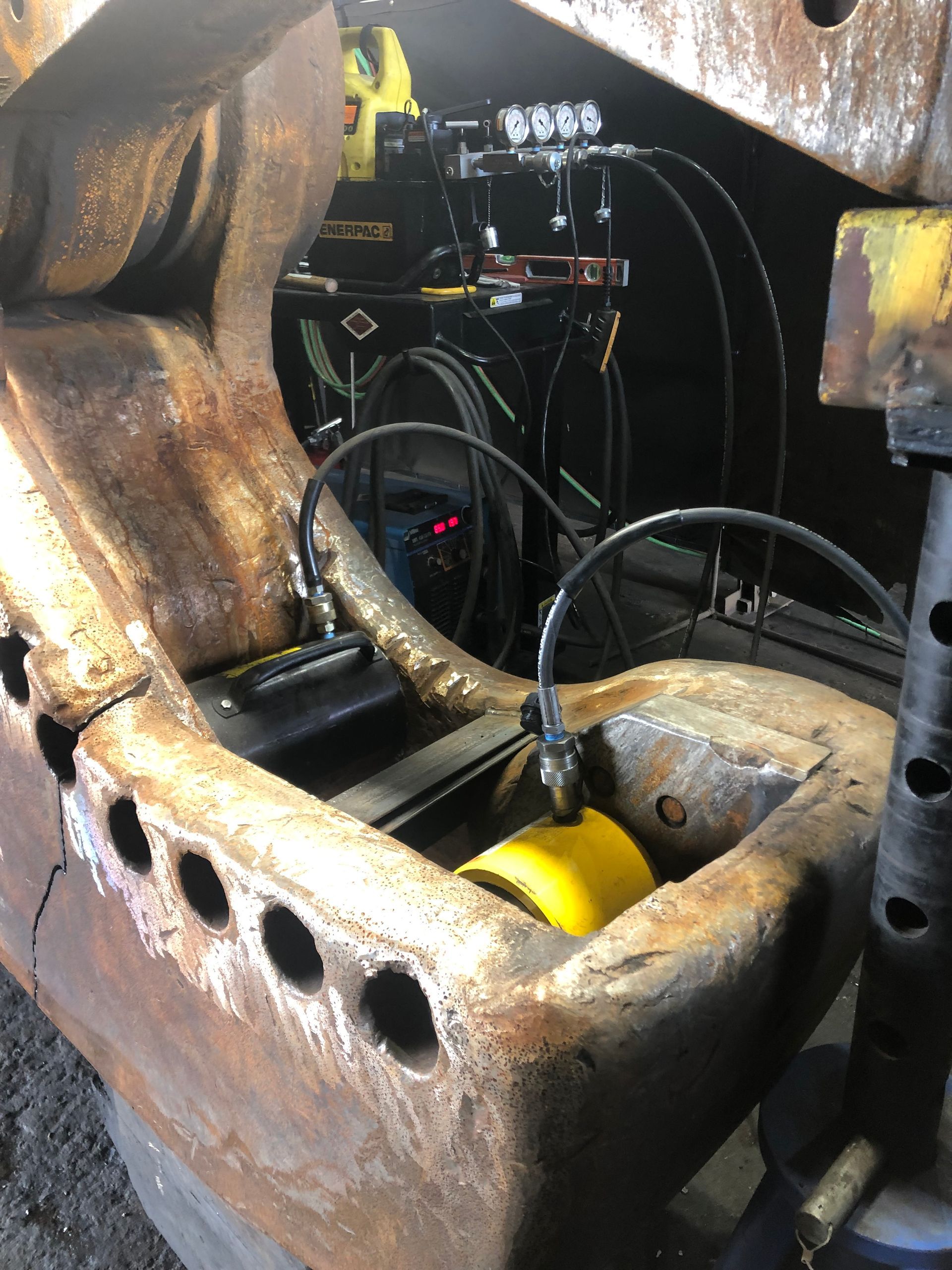 A heavily worn Labounty 7500 with a broken jaw