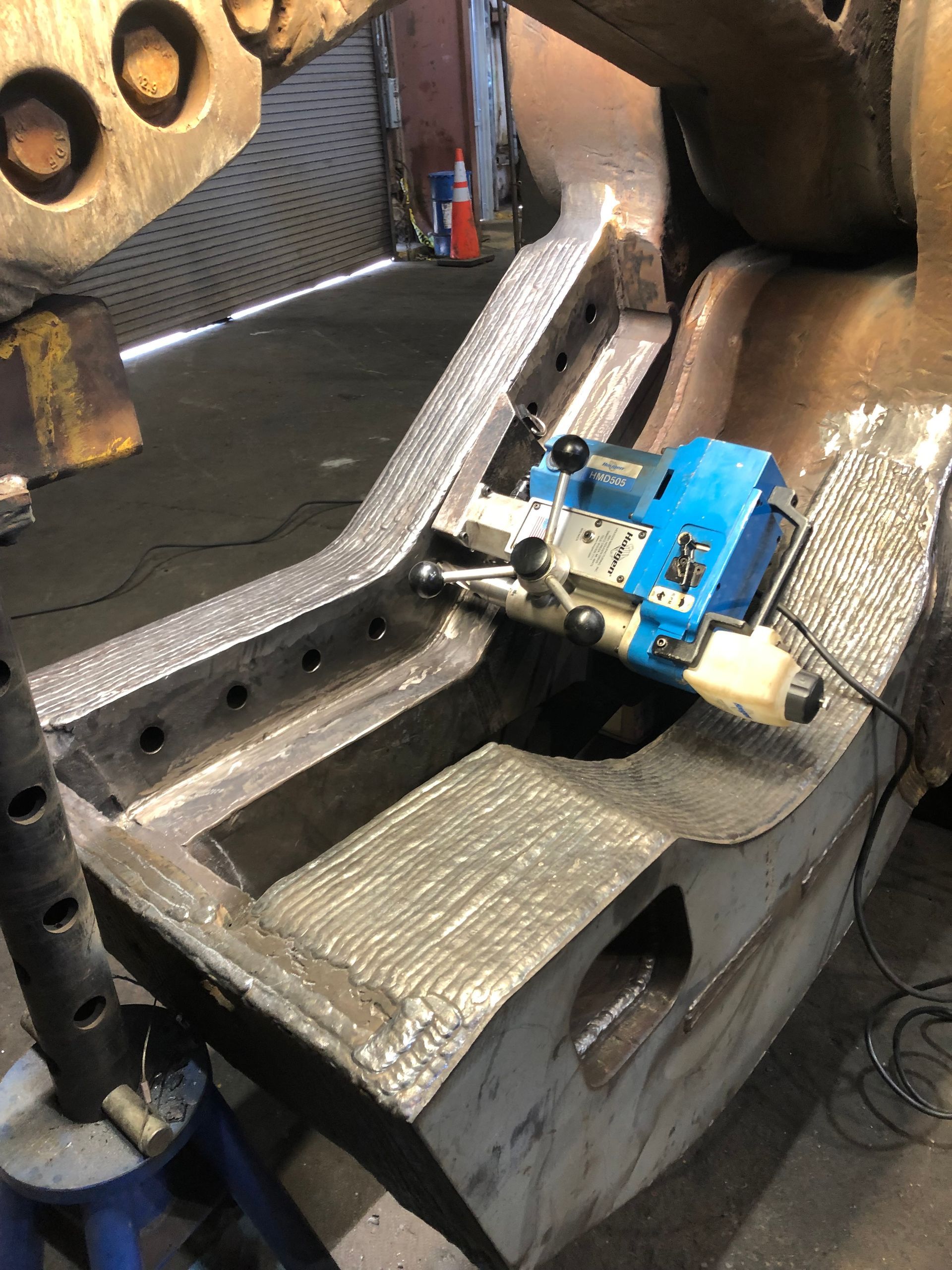 A heavily worn Labounty 7500 with a broken jaw