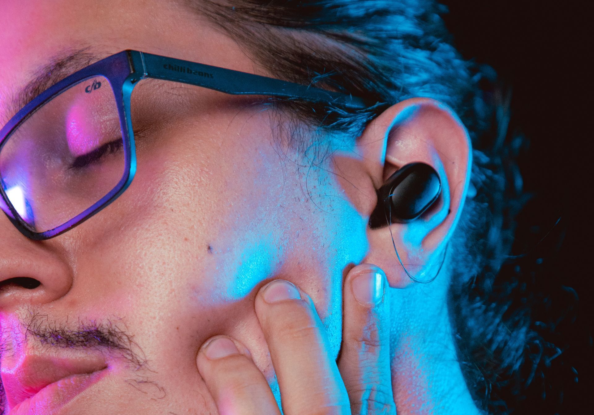 Our digital audio campaigns reach listeners while they are traveling, working, resting, or studying.
