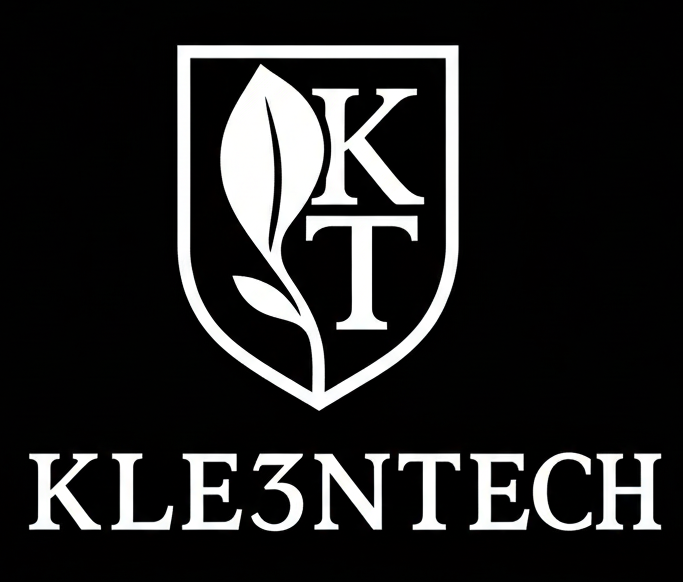 Logo en forme de bouclier blanc avec une feuille et l'inscription « KT » au-dessus du texte « KLE3NTECH » sur fond noir.