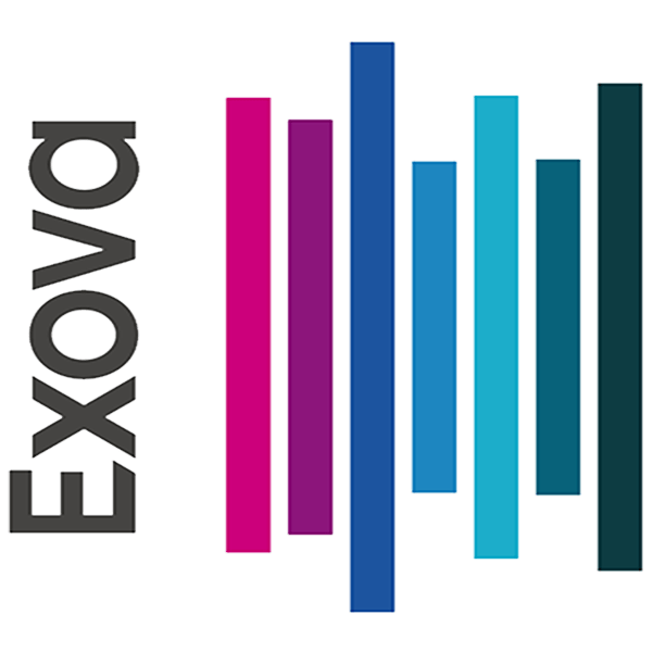 Logo Exova : Texte « Exova » en gris à côté d’un graphique à barres verticales de lignes colorées.