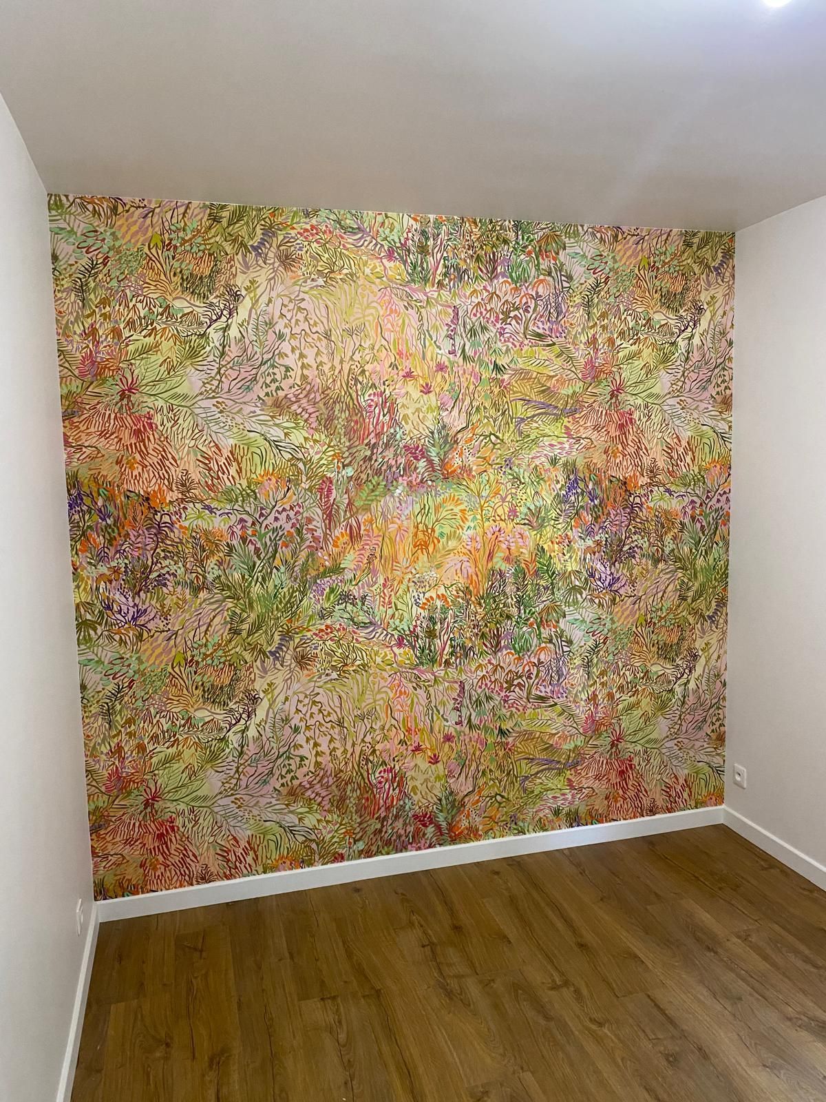 Pose de papier peint séjour par SDS Peinture