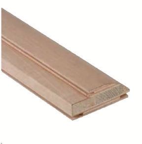 Modanatura in legno con dettaglio scanalato.