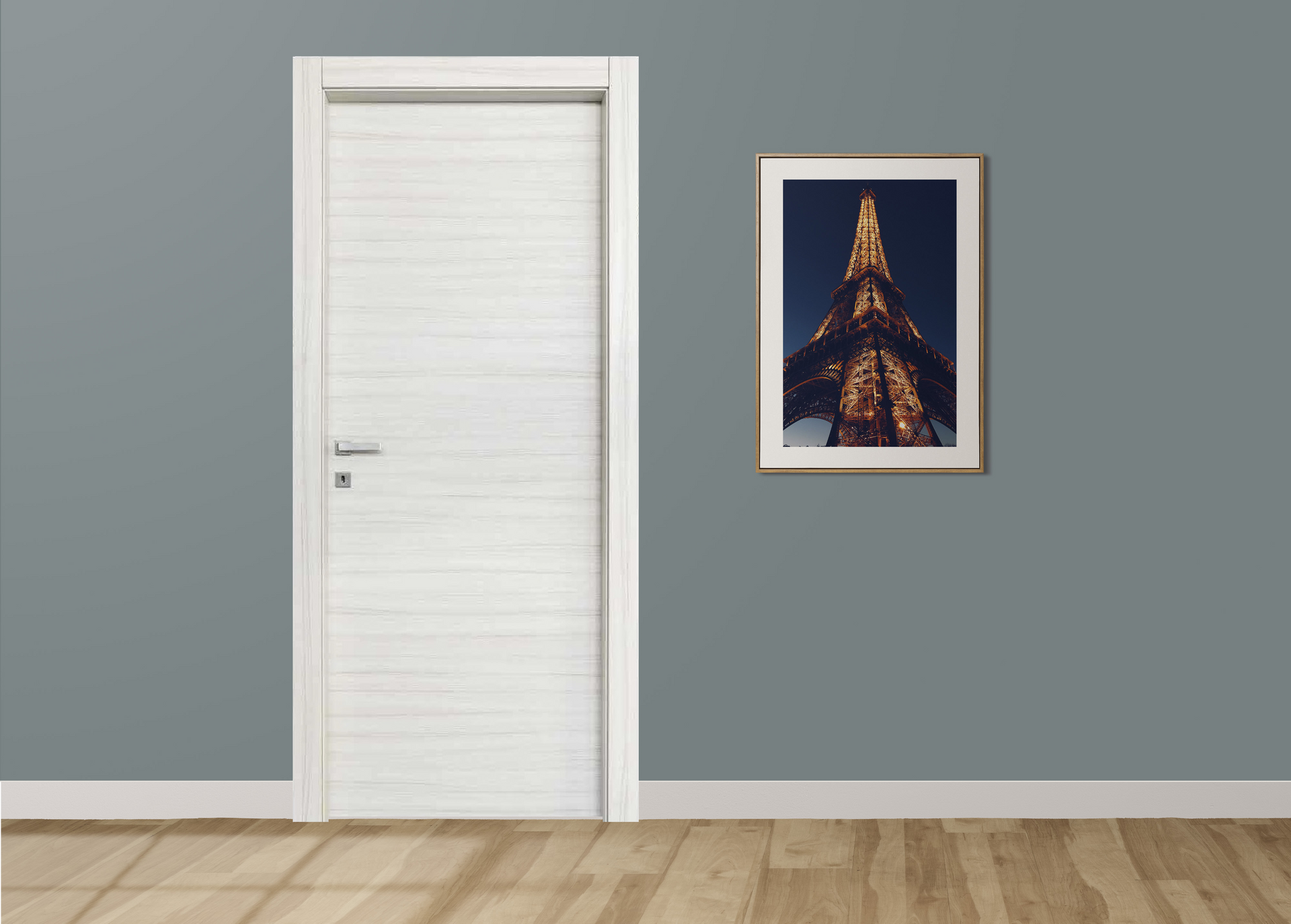 Una stanza con una porta bianca e un quadro di un albero di Natale sul muro.