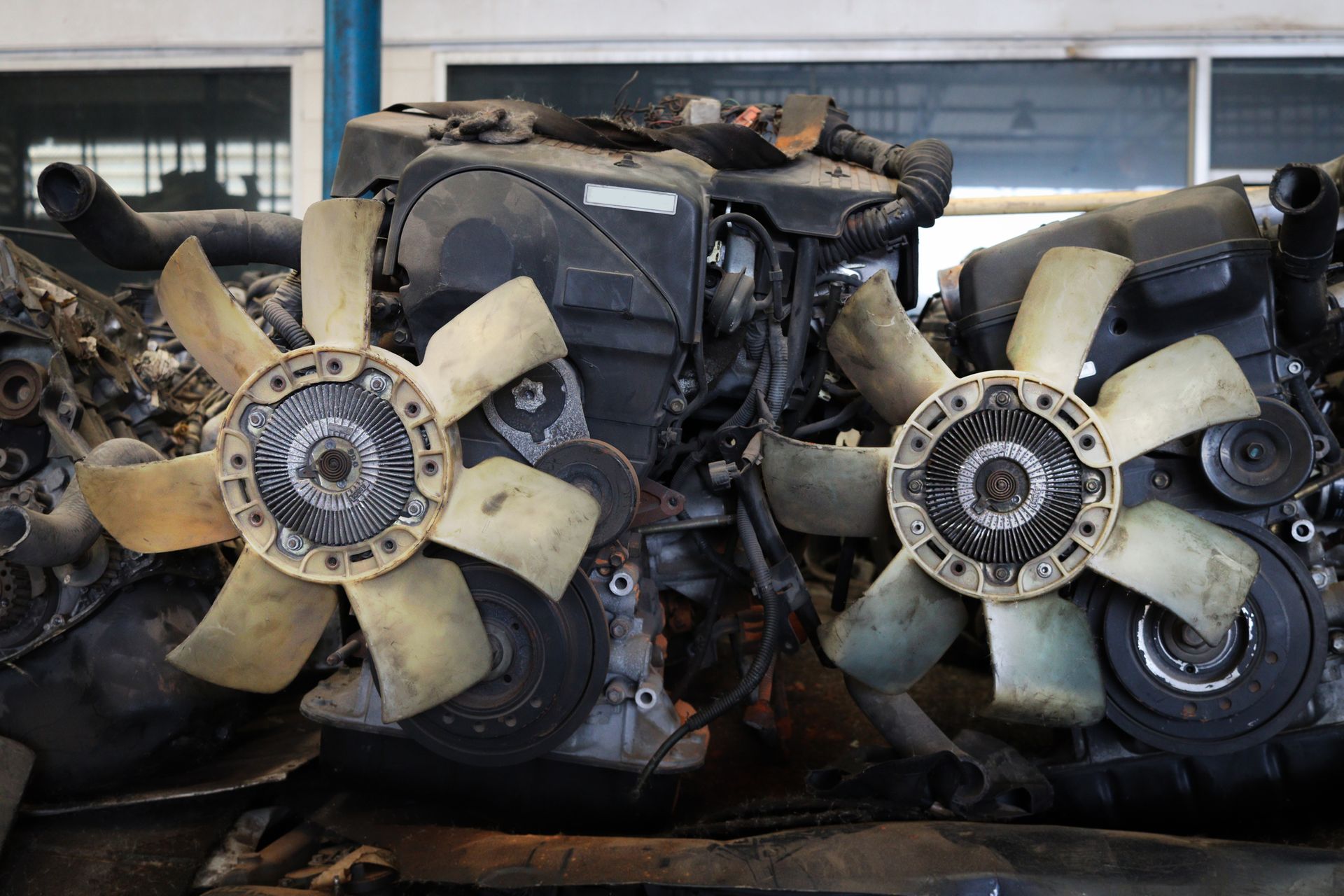 Used engine parts and auto components at the auto spare parts store.