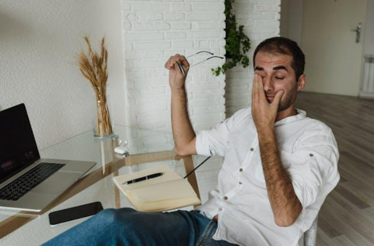 Digital Detox for Spring: How to Reduce Eye Strain from Screens | Baptist Eye Surgeons