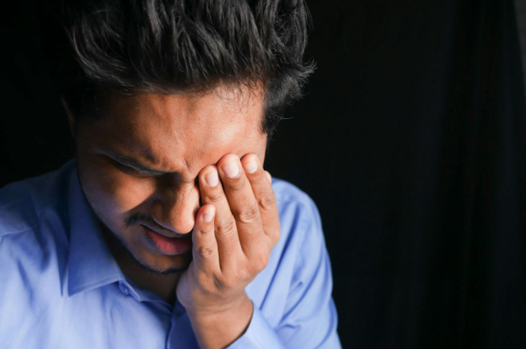 Spring Eye Allergies: Why Your Eyes Won’t Stop Itching and How to Soothe Them | Baptist Eye Surgeons