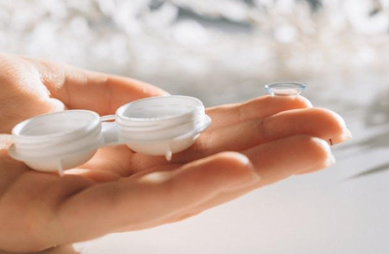 Contact Lens Safety: Best Practices for Fall Activities | Baptist Eye Contact Lens Safety: Best Practices for Fall Activities | Baptist Eye