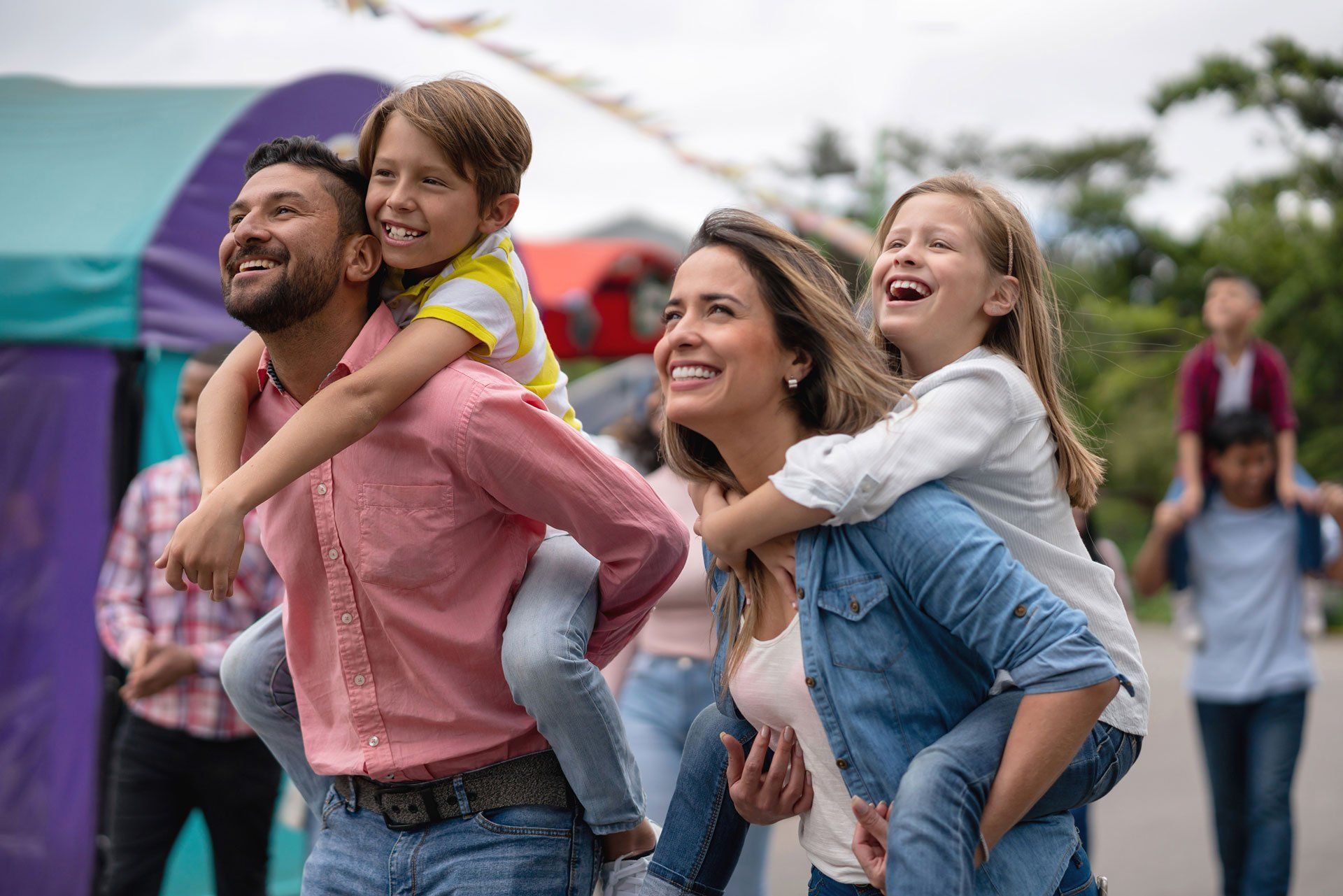 rappresentazione promozione per famiglie al parco giochi Magicland