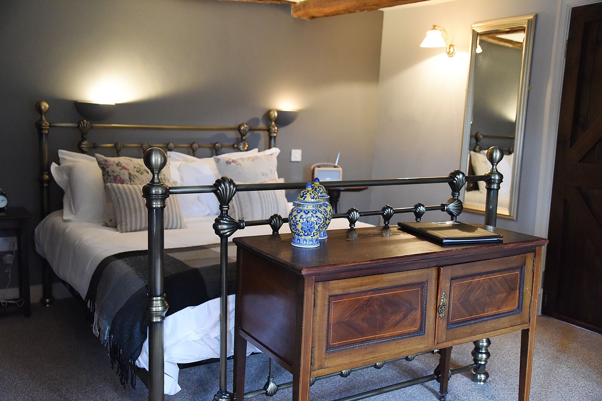 four bedrooms large self catering near Hay on wye